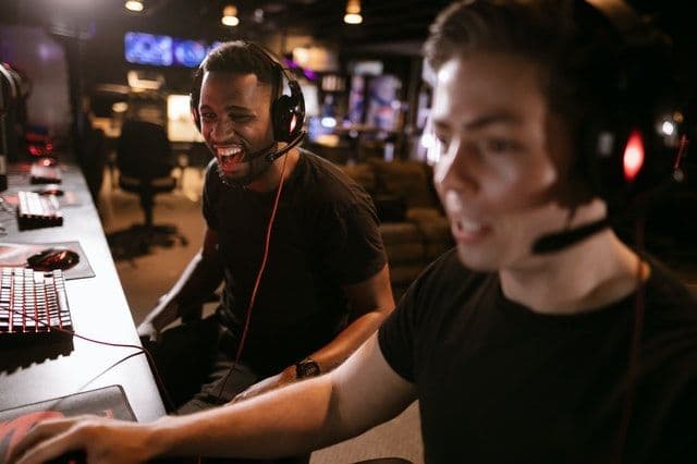 Virtual Communities as a Source of Energy for Organizations – What we can learn from esports